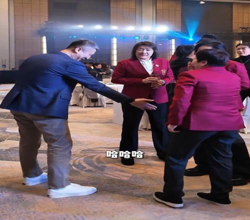 火箭双星爆,格林汤普森,各取高分助,九游会·J9,J9九游会官方网站,j9九游会,九游会·J9官网