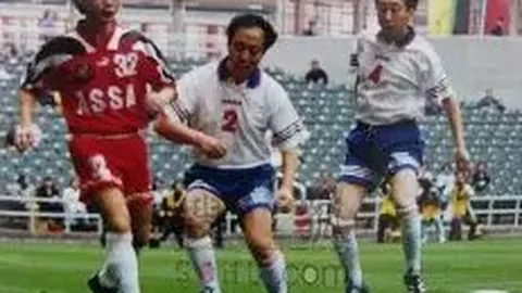 曼联夏窗头牌非他莫属！姆伯莫表现卓越，鲁尼点赞：稳定之选，红魔新宠！