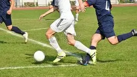 仅8分钟闪现赛场，拉维亚离场引唏嘘，球迷感叹：脆弱王者，易伤体质让人心疼！