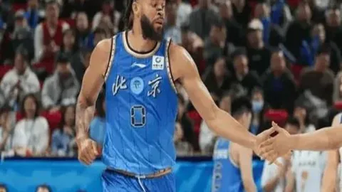 2025年日本足球回顾：德国客场惨遭4球逆转，小白告别神户战场！